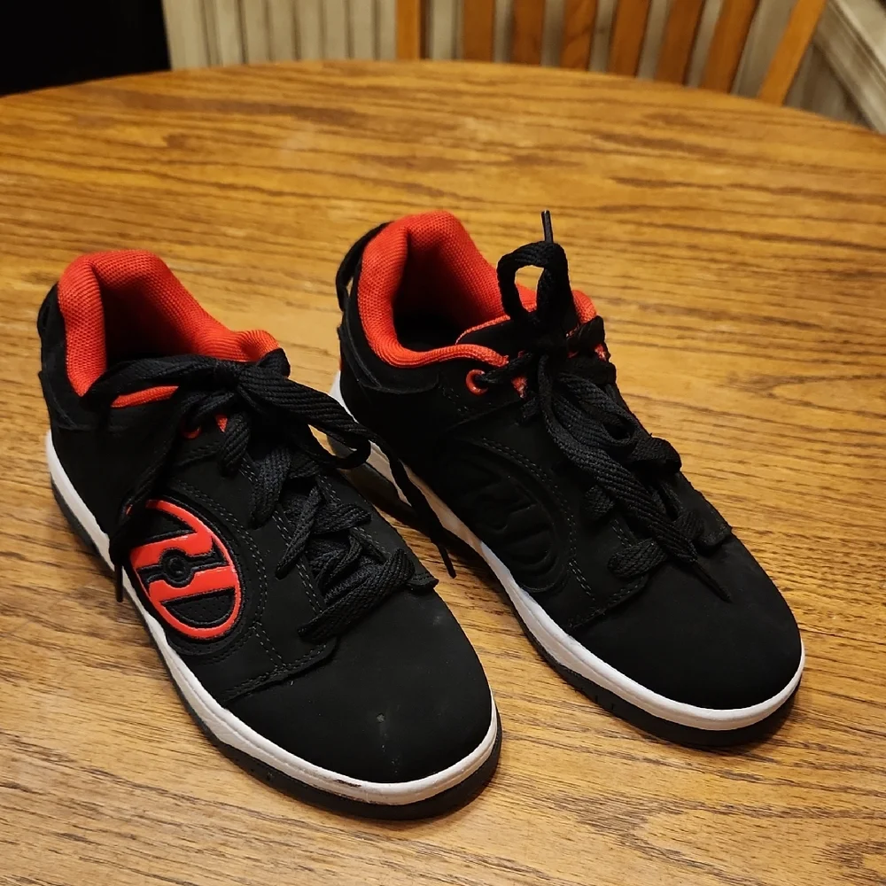 Heelys Voyager Youth Size 4